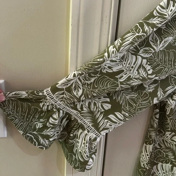 Robert Louis Lace Olive Floral Pattern Top 3/4 Sleeve - Picture 3 of 7